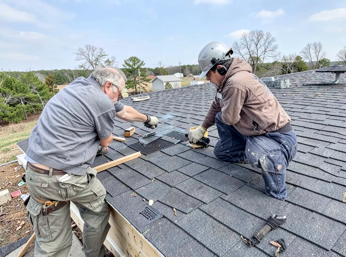 roofing contractor in Greggton, TX